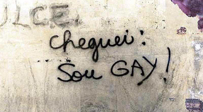 Marcando o território: Pichações Gays